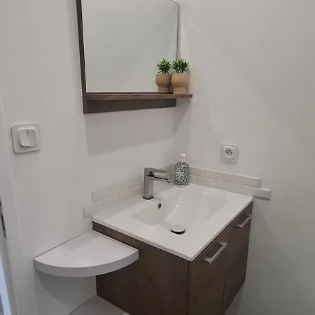Шале Le Cabanon Du Marche *