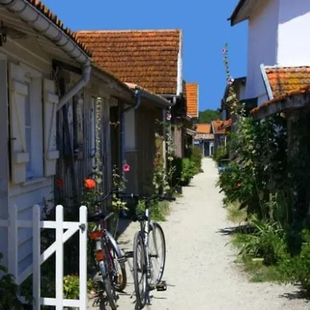 Le Cabanon Du Marché Chalet *